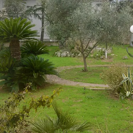 Garden Bed & Breakfast 4*